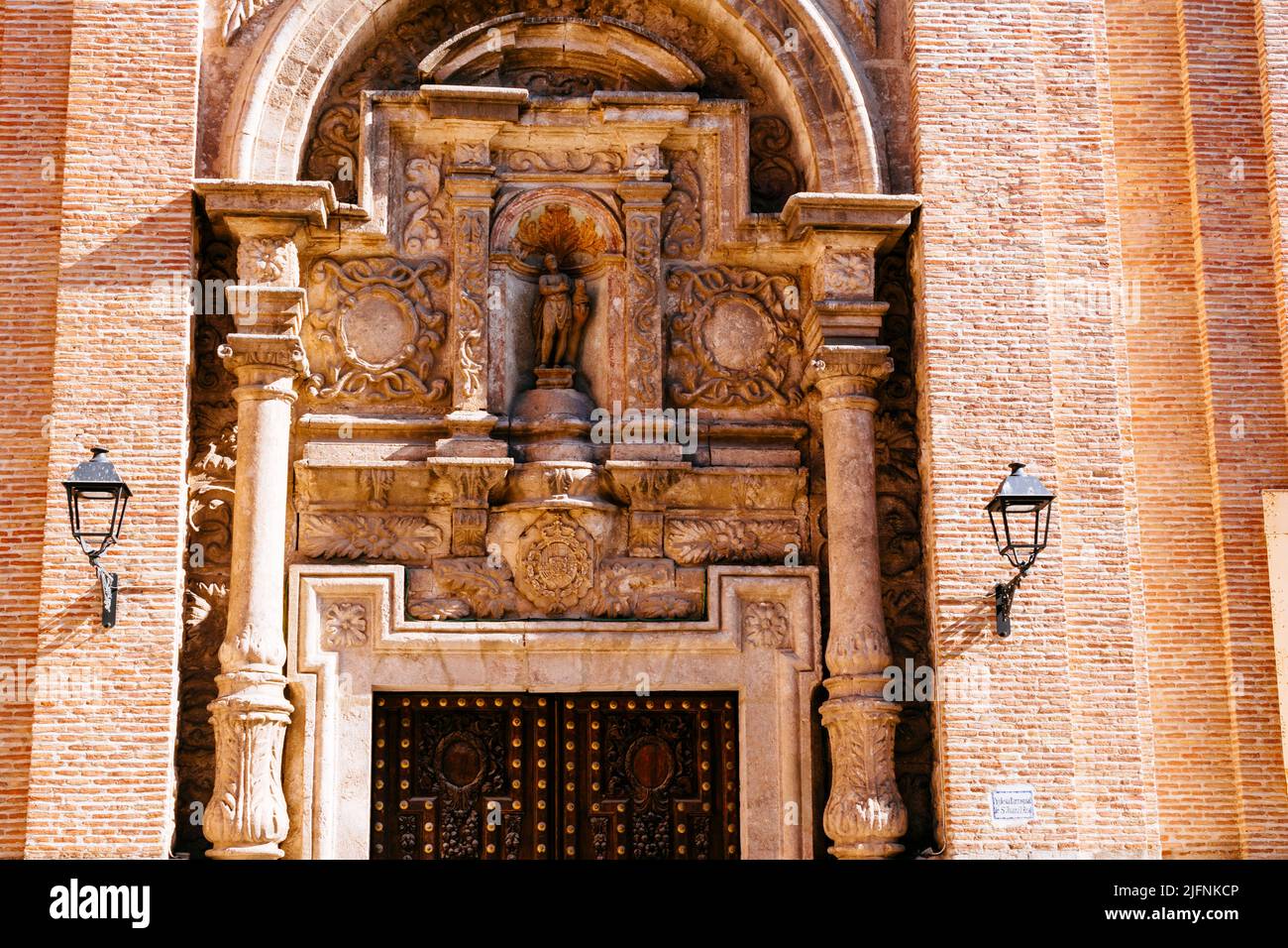 Le portail principal de style Renaissance. San Juan el Real, St Jean le Royal, est une église catholique romaine de style baroque située à Calatayud, Saragosse, Arag Banque D'Images