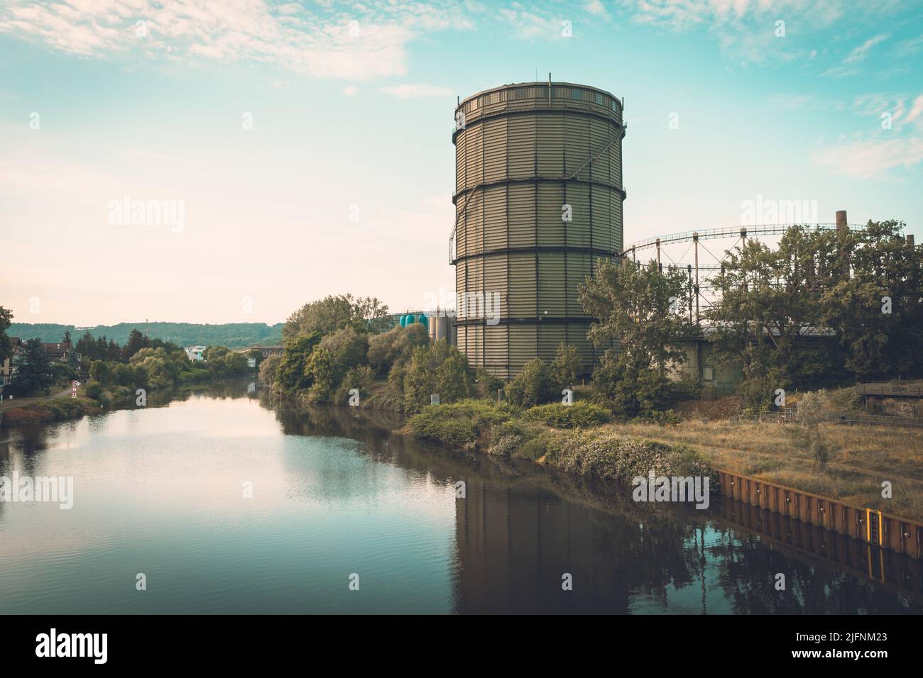 Paysage de la rivière Saar et du gasomètre dans la Huette Voelklinger Banque D'Images