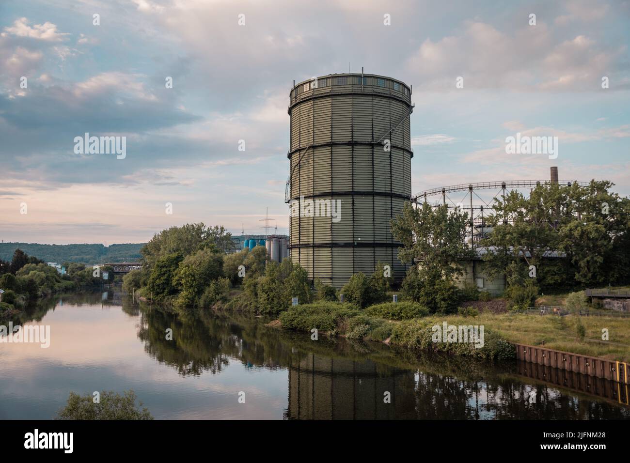 Paysage de la rivière Saar et du gasomètre dans la Huette Voelklinger Banque D'Images