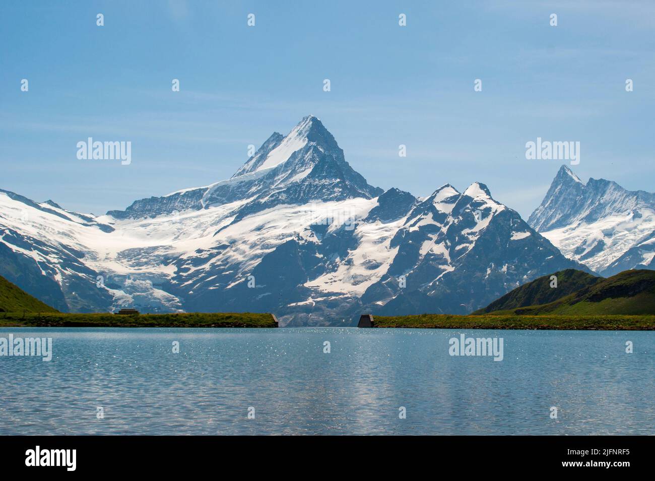 Bachalpsee, Malerischer kleiner Bergsee, Grindelwald, Schweiz Banque D'Images