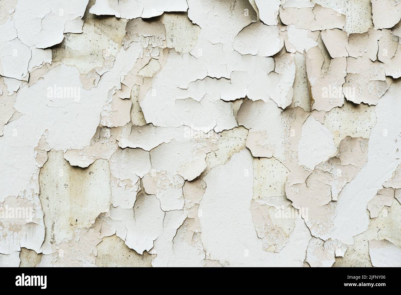 Texture d'un vieux mur avec du plâtre endommagé et de la peinture fissurée. Banque D'Images