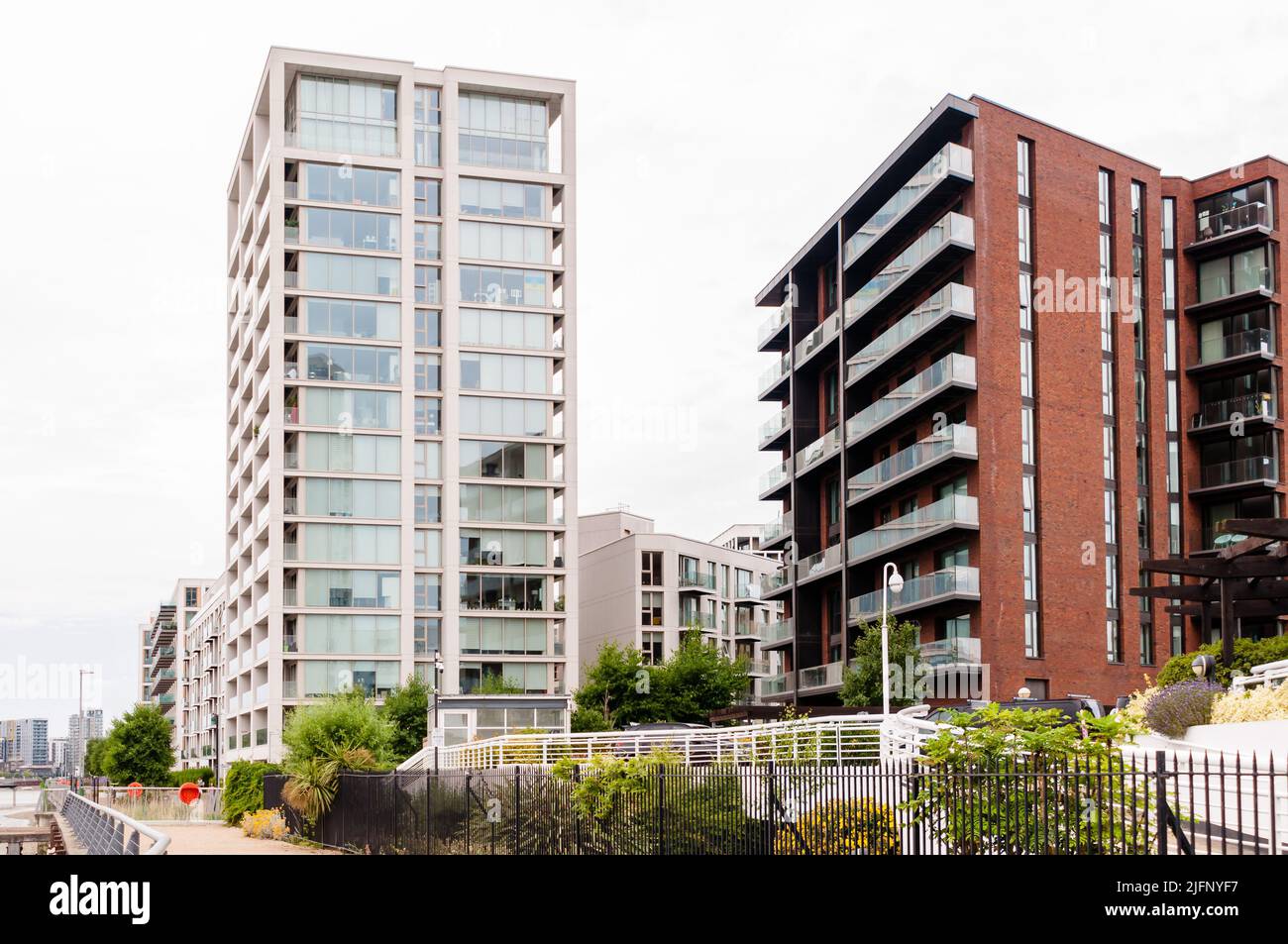 Riverscape luxueux nouveaux appartements au bord de la rivière à Silvertown Banque D'Images