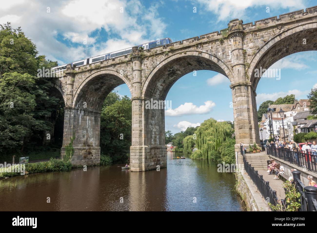 Knaresborough Viaduc au-dessus de la rivière Nidd, Knaresborough, North Yorkshire, Royaume-Uni. Banque D'Images