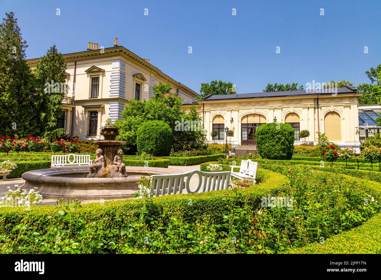 Fontaine et jardins au Musée du Palais de l'Herbst (Muzeum Pałac Herbsta), Lodz, Pologne Banque D'Images