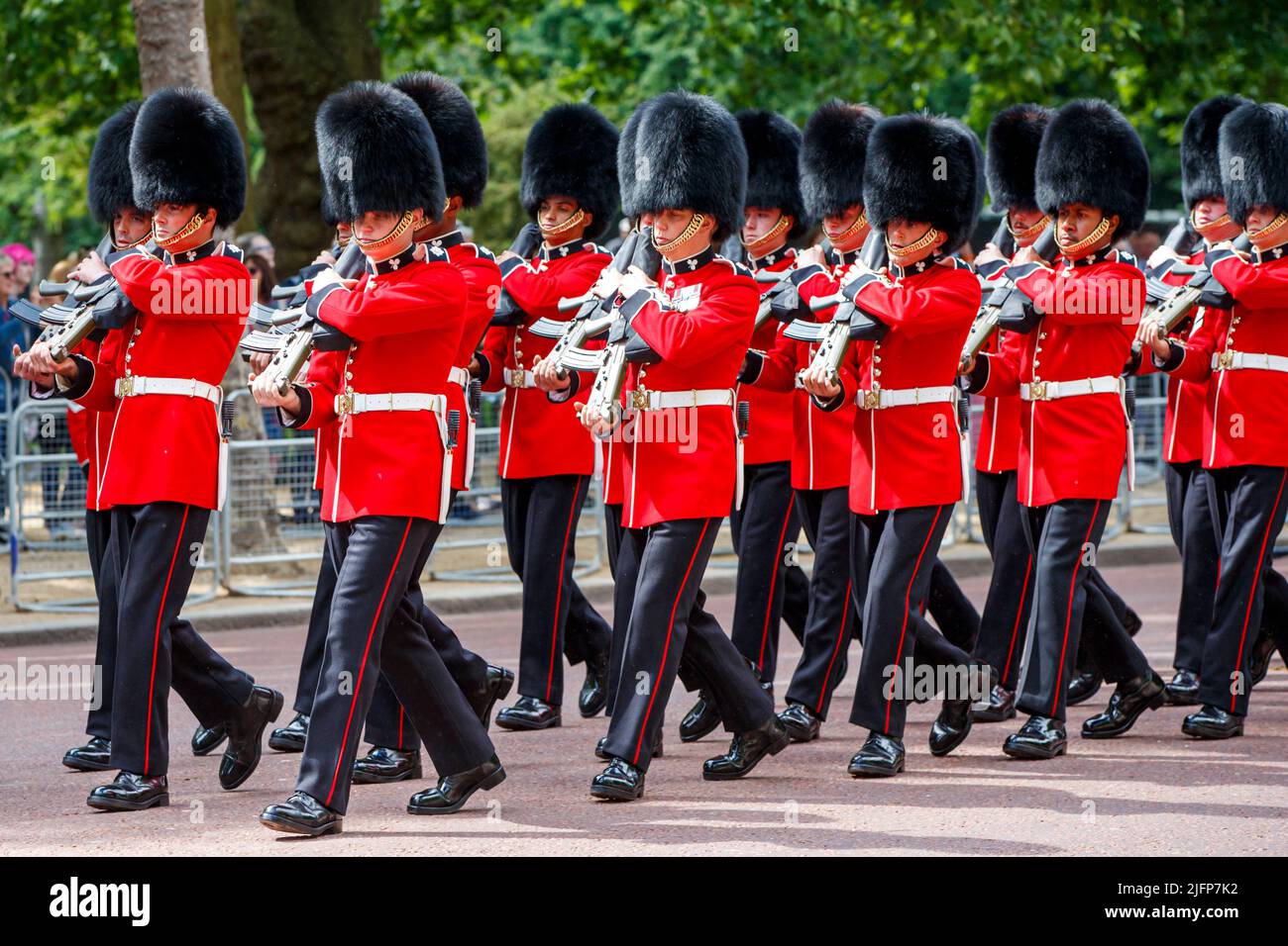 Irish Guards at Trooping the Color, Colonel’s Review in the Mall, Londres, Angleterre, Royaume-Uni samedi, 28 mai 2022.P. Banque D'Images