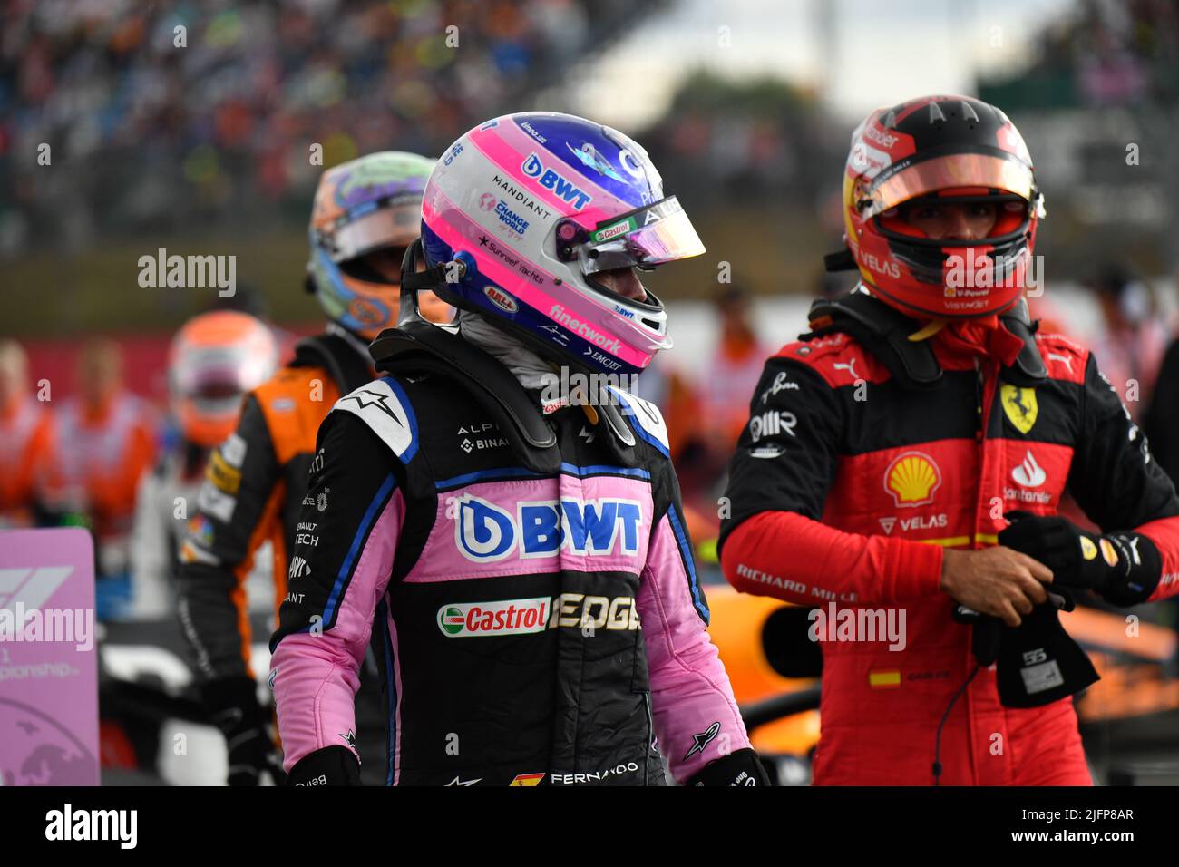 Silverstone, Royaume-Uni. 03rd juillet 2022. SILVERSTONE, Angleterre, 02. JUILLET 2022 ; #14, Fernando ALONSO, ESP, Alpine F1 Team, Et Carlos SAINZ Jr. Vainqueur de la course après la course - Formule 1, GRAND Prix BRITANNIQUE F1 sur le circuit Silverstone - Formel 1 Grosser Preis von England, 02. JUILLET 2022 - image, photo et Copyright © Anthony STANLEY/ATP images (STANLEY Anthony/ATP/SPP) crédit: SPP Sport Press photo. /Alamy Live News Banque D'Images