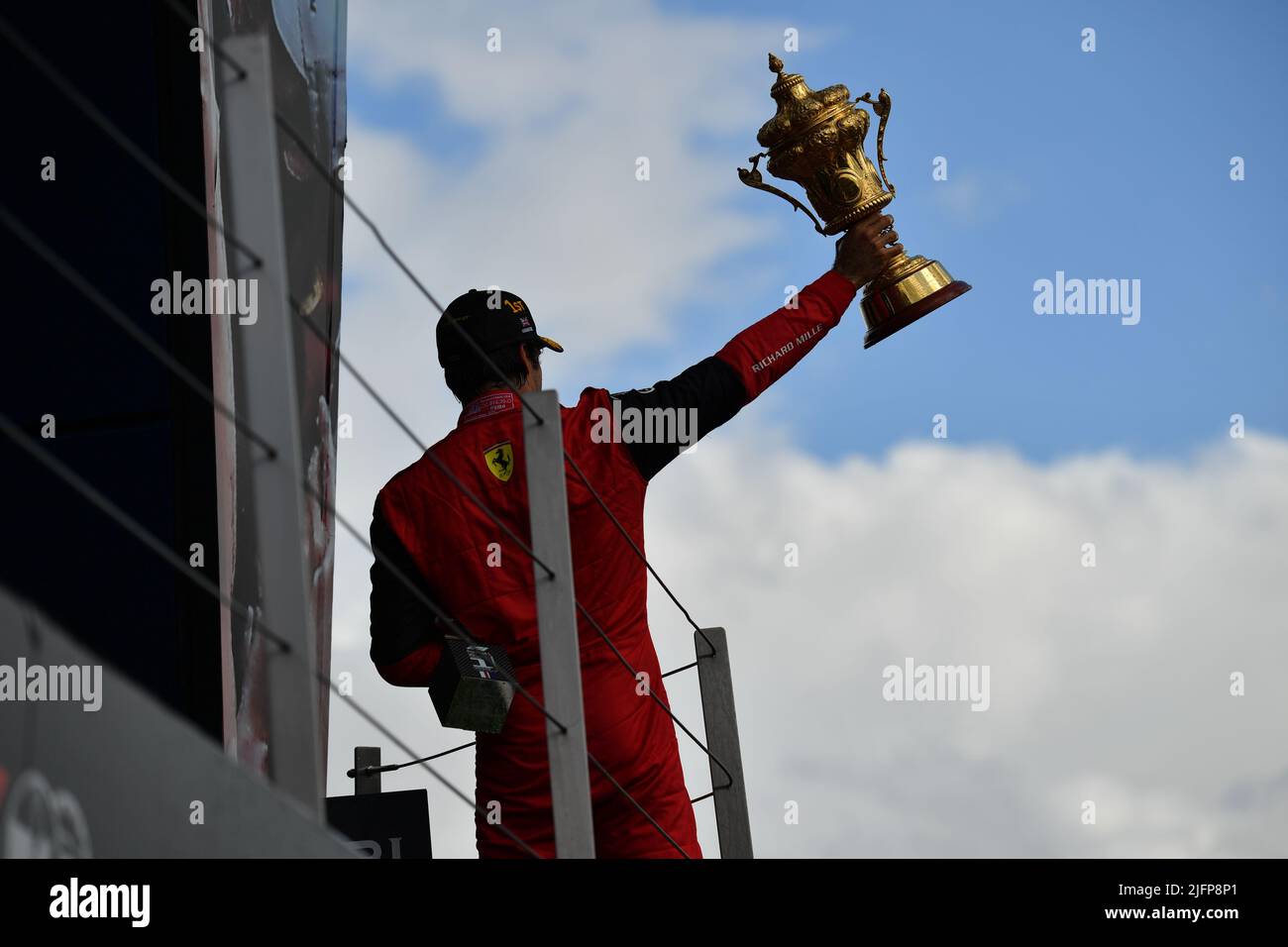Silverstone, Royaume-Uni. 03rd juillet 2022. SILVERSTONE, Angleterre, 02. JUILLET 2022 ; PODIUM, n° 55, Carlos SAINZ Jr., ESP, Team Scuderia Ferrari, vainqueur du circuit Silverstone - Formel 1 Grosser Preis von England, 02. JUILLET 2022 - image, photo et Copyright © Anthony STANLEY/ATP images (STANLEY Anthony/ATP/SPP) crédit: SPP Sport Press photo. /Alamy Live News Banque D'Images