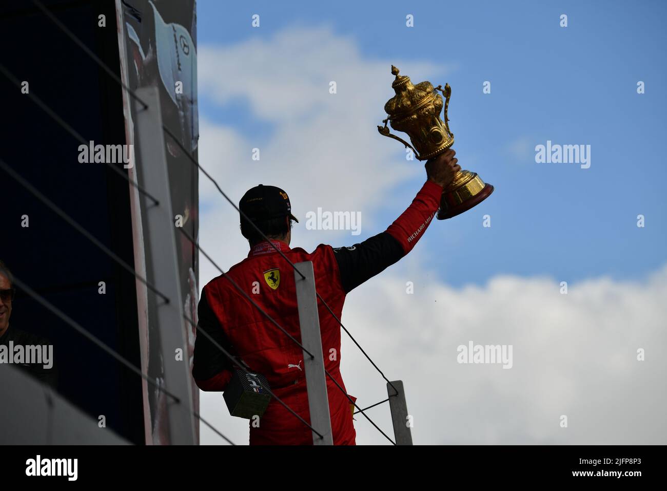 Silverstone, Royaume-Uni. 03rd juillet 2022. SILVERSTONE, Angleterre, 02. JUILLET 2022 ; PODIUM, n° 55, Carlos SAINZ Jr., ESP, Team Scuderia Ferrari, vainqueur du circuit Silverstone - Formel 1 Grosser Preis von England, 02. JUILLET 2022 - image, photo et Copyright © Anthony STANLEY/ATP images (STANLEY Anthony/ATP/SPP) crédit: SPP Sport Press photo. /Alamy Live News Banque D'Images