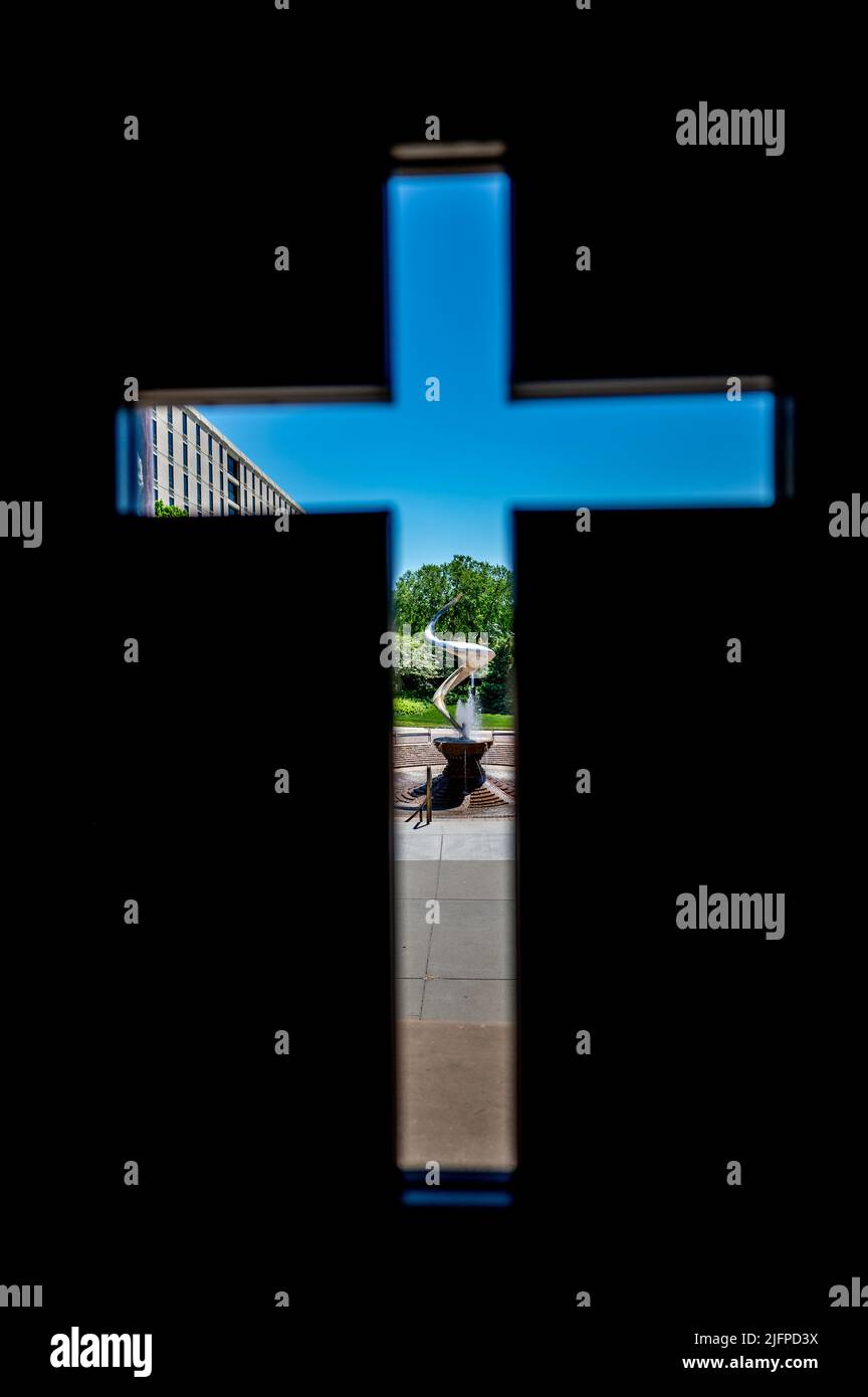 Omaha, Nebraska, États-Unis - 5,2022 - Église catholique paroissiale de Saint-Jean sur le campus de l'université de Creighton. Banque D'Images