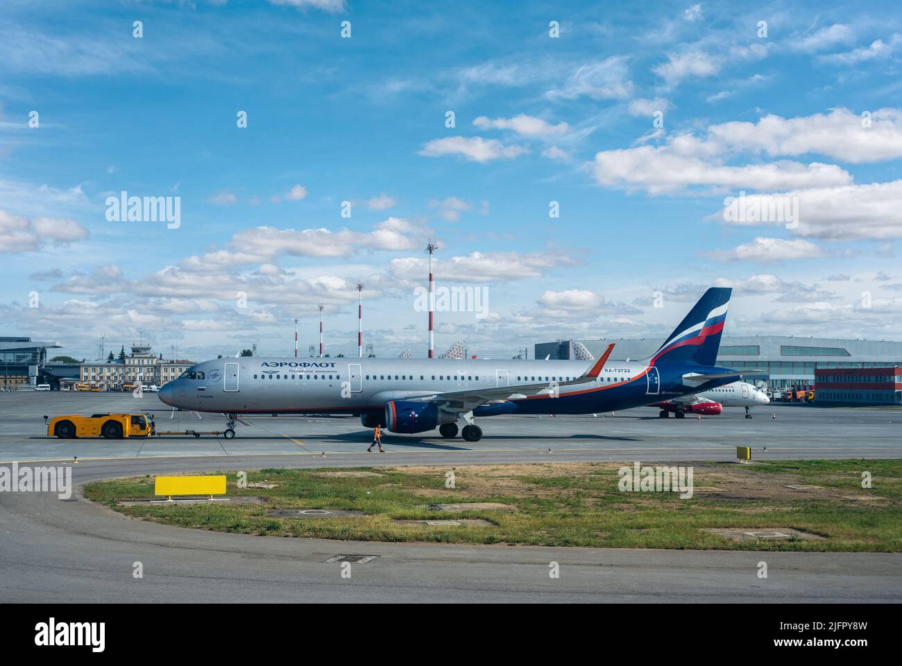 MOSCOU, RUSSIE - 08 JUILLET 2022 : l'aéroport international Sheremetyevo est l'aéroport le plus achalandé de Russie. Flotte de compagnies aériennes à Moscou. Maintenance de l'avion à Banque D'Images