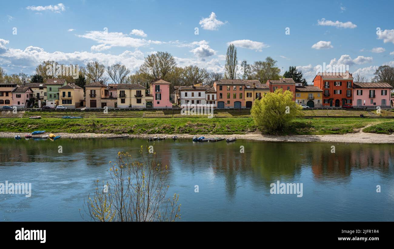 Maisons colorées typiques de Borgo Ticino à Pavie, Lombardie, Italie Banque D'Images