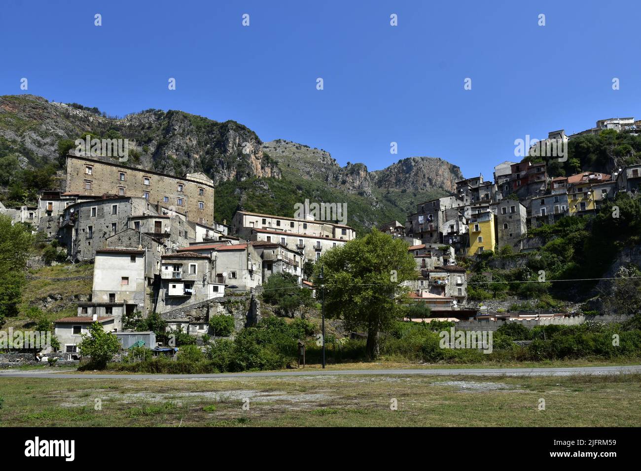 Vue panoramique sur le village d'Orsomarso, région Calabre, Italie Banque D'Images