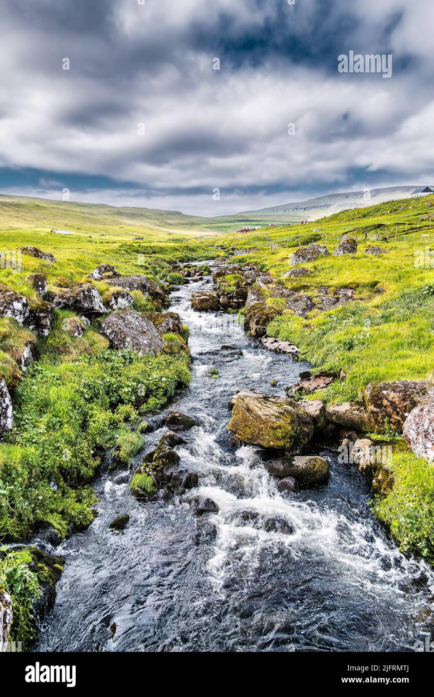 Ruisseau dans les higlands sur les îles Féroé Banque D'Images