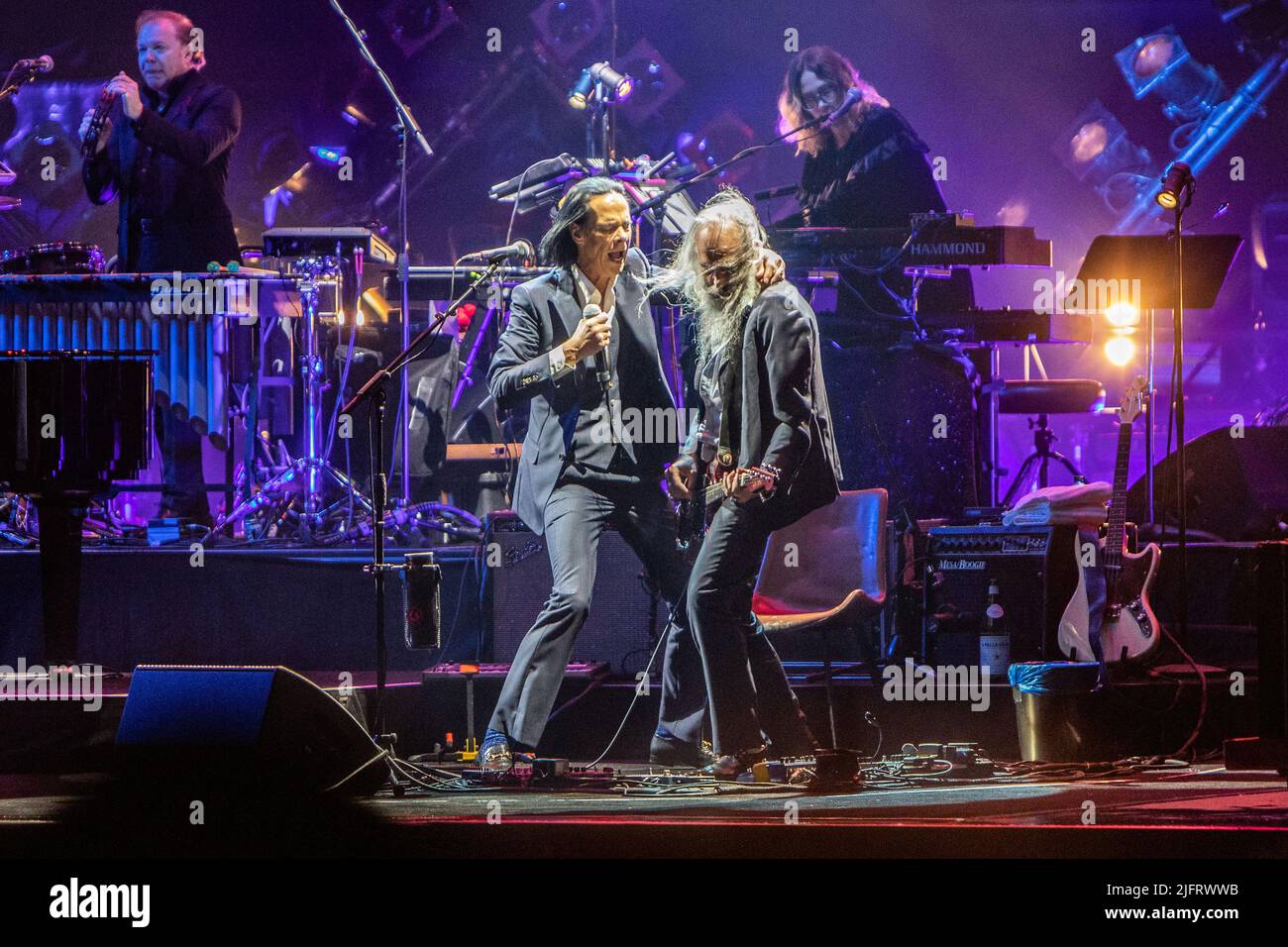 Vérone Italie. 04 juillet 2022. L'auteur-compositeur australien NICK CAVE avec son groupe THE BAD SEEDS se produit sur scène à l'Arena di Verona lors de son « European Tour 2022 ». Banque D'Images