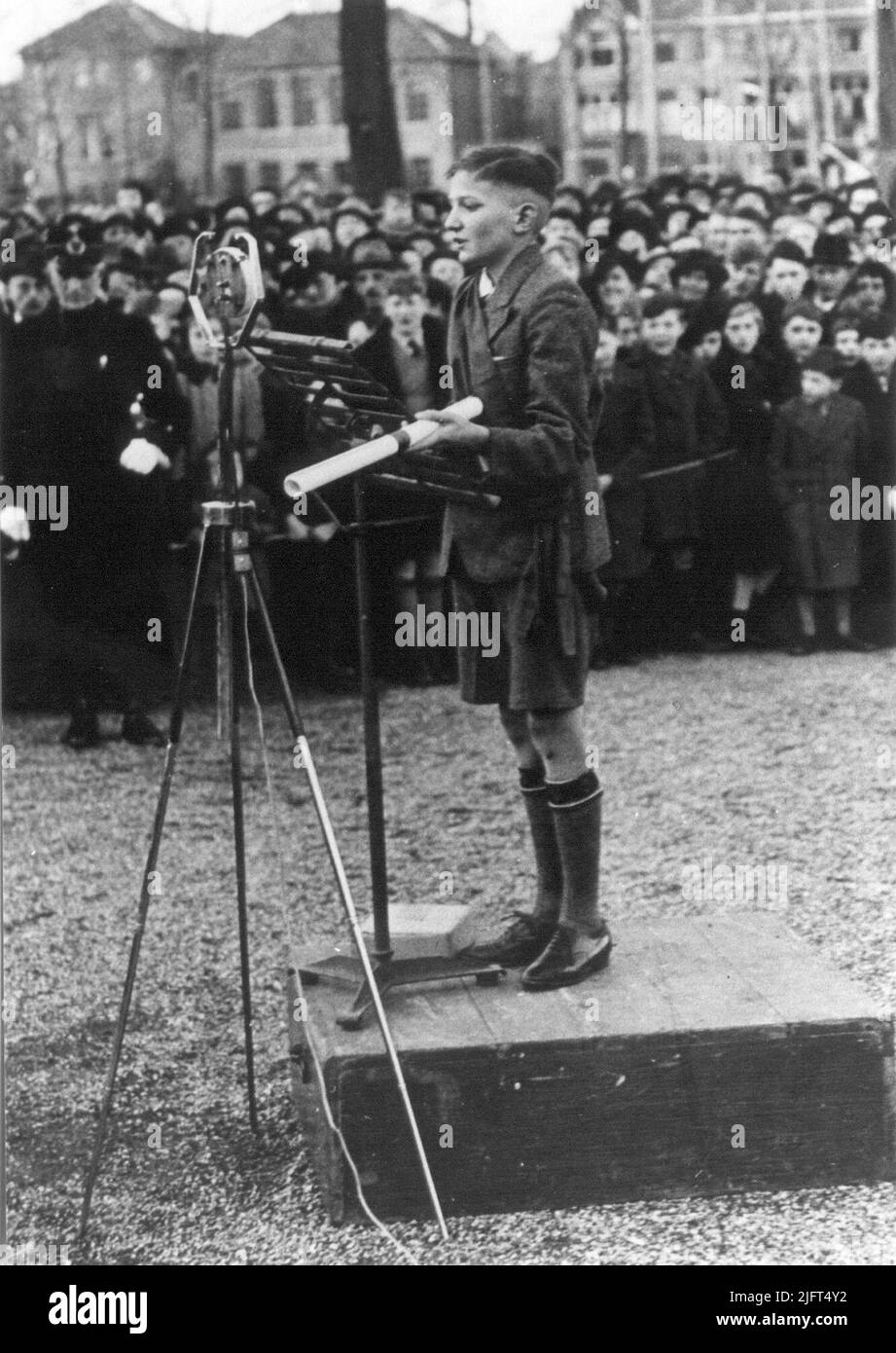 La naissance de la princesse Beatrix; par un discours d'un élève de la St. JozefSchool Banque D'Images