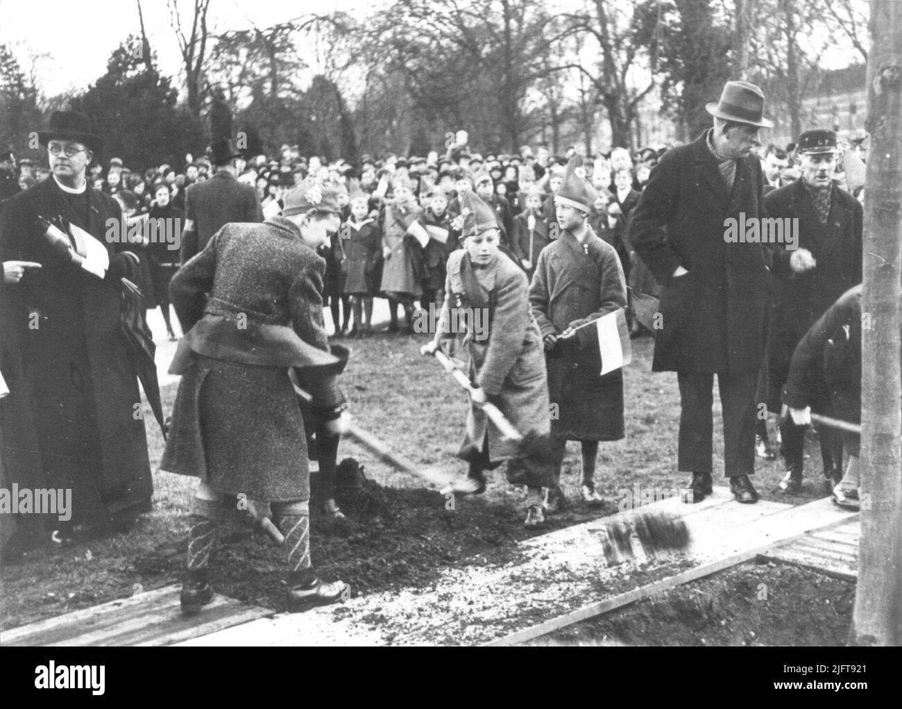 Plantation de l'arbre Beatrix, à l'occasion de la naissance de la princesse Beatrix. En arrière-plan la Van Gentstraat Banque D'Images