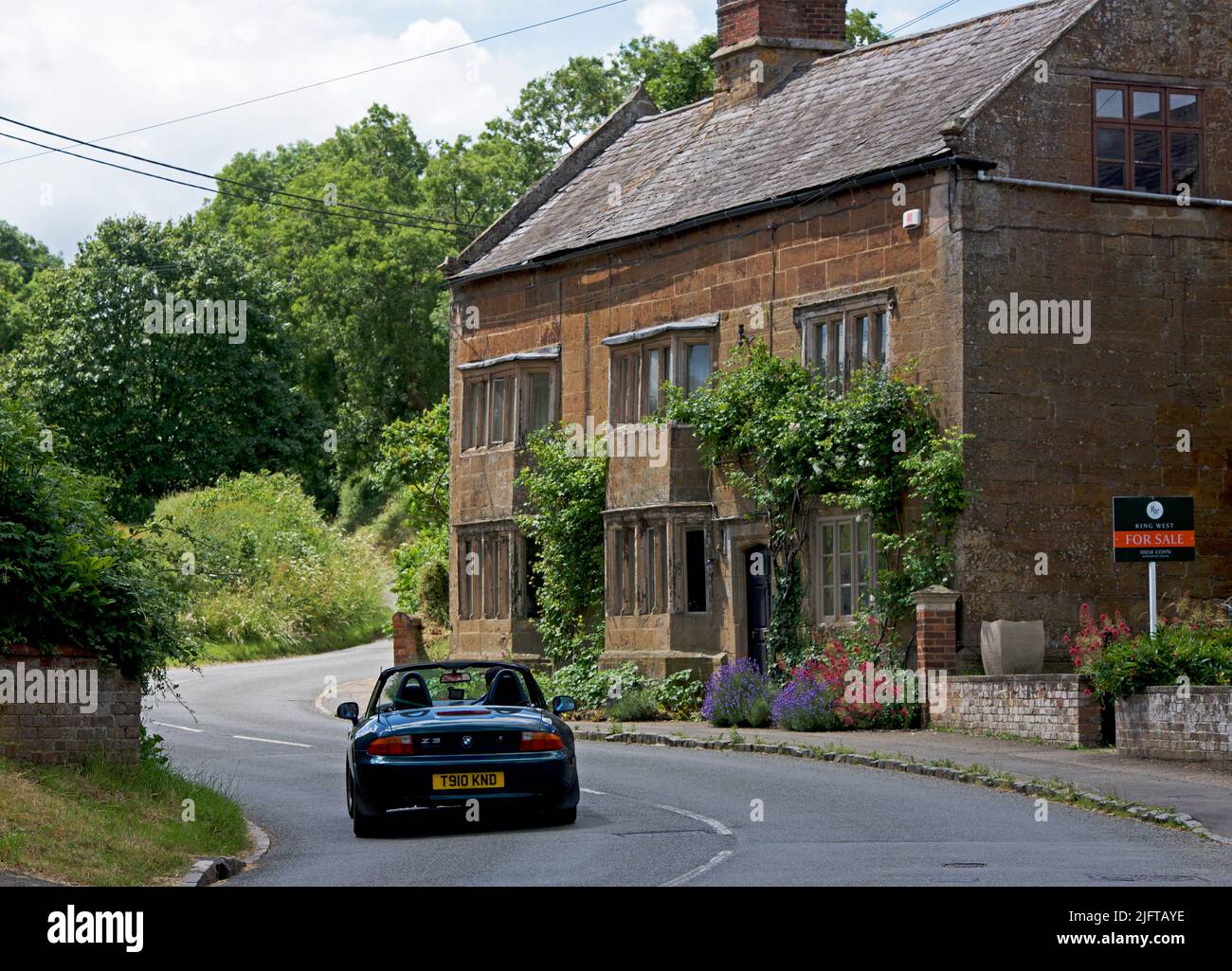 BMW Z3 voiture de sport dans le village de Weston par Welland, Northampton, Angleterre Royaume-Uni Banque D'Images