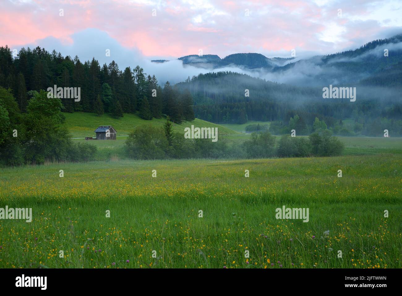 La campagne après le coucher du soleil autour de Pichl Kainisch, Bad Aussee, Salzkammergut, Styrie, Autriche, Europe Banque D'Images