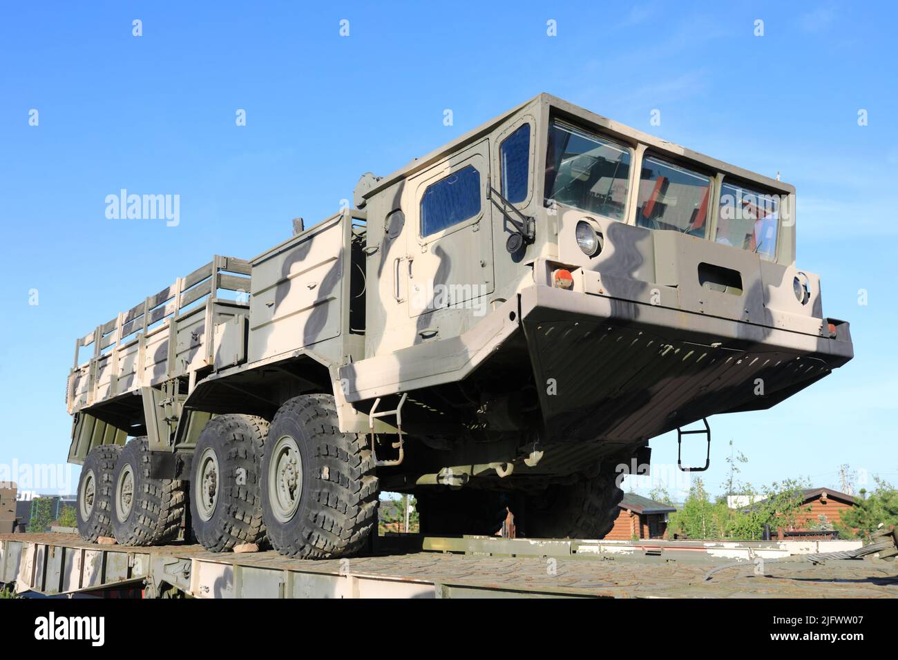 Tracteur à ossature militaire soviétique sur une plate-forme Banque D'Images