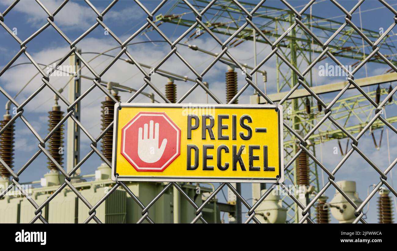 Panneau d'information allemand Preisdeckel (prix plafond) avec station de transformateur en arrière-plan Banque D'Images