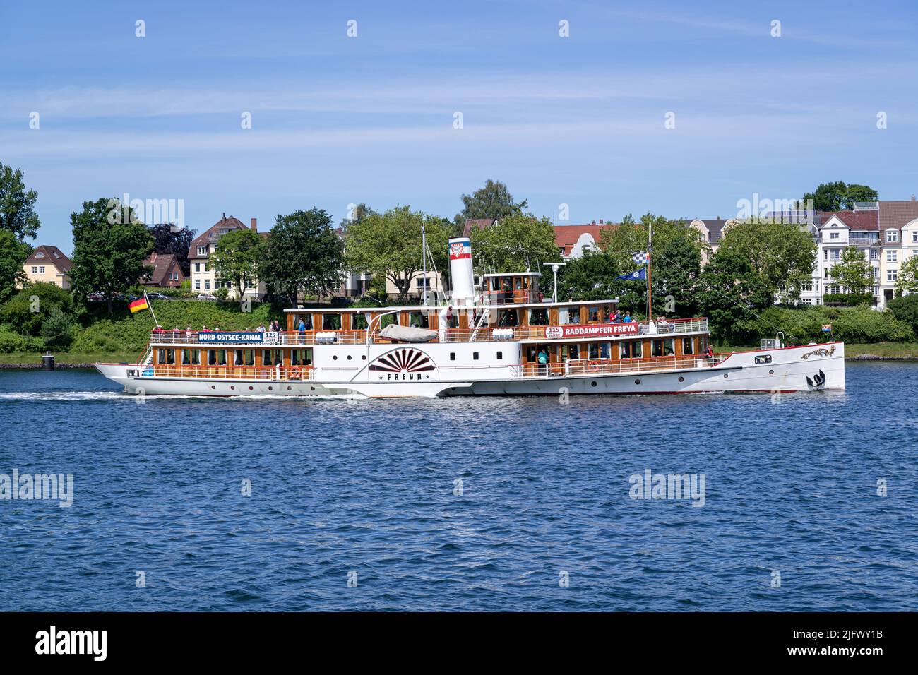 Bateau à aubes latéral FREYA dans le canal de Kiel Banque D'Images