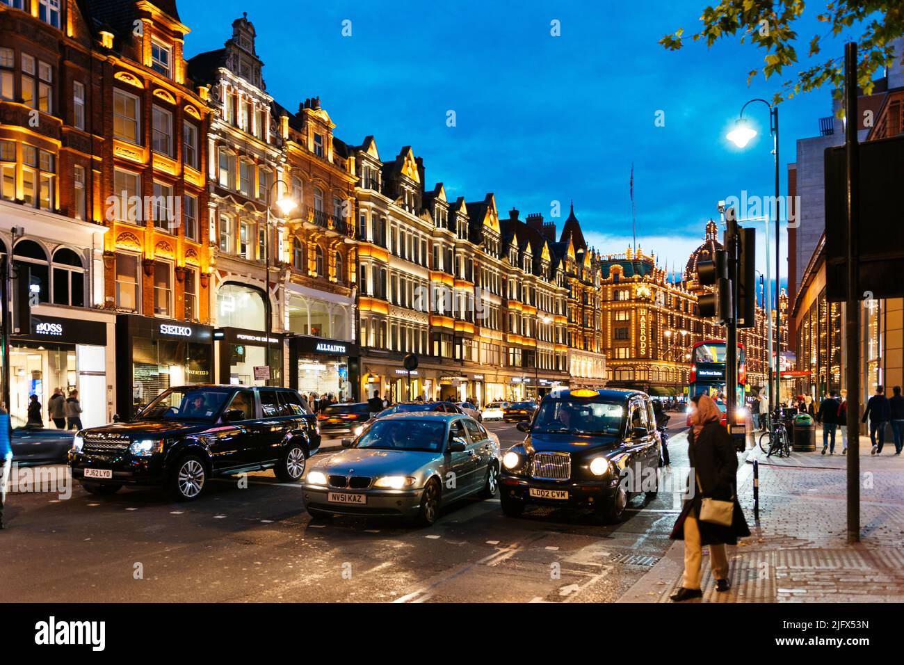 La rue commerçante. Brompton Road est une rue située dans la partie sud de Knightsbridge et dans la partie est de Brompton dans le Boro Royal Banque D'Images