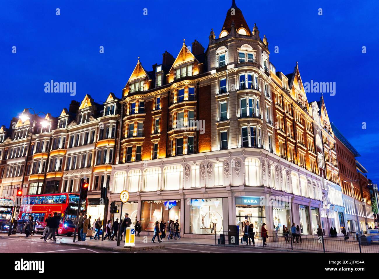 Magasin Zara. ZARA est un détaillant espagnol de vêtements spécialisé dans la mode rapide. Knightsbridge. Westminster et Royal Borough de Kensington et Chelsea. Bas Banque D'Images