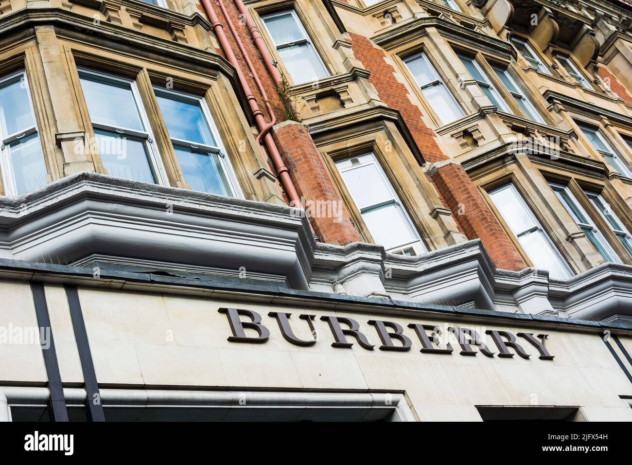 Le Burberry Store. Burberry est une maison de luxe britannique de mode dont le siège est à Londres, Angleterre, Royaume-Uni, Europe Banque D'Images