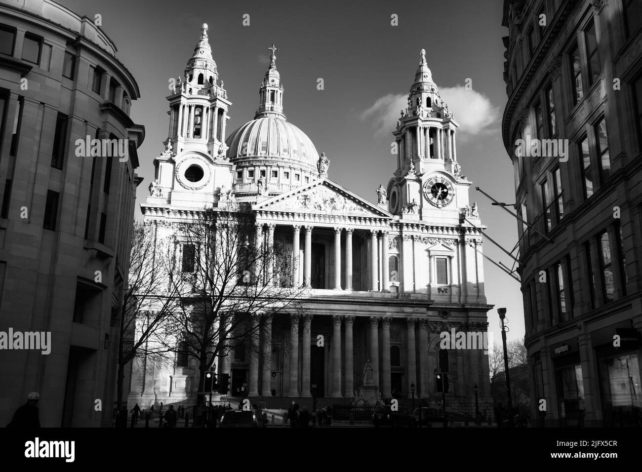 La cathédrale Saint-Paul sert de lieu épiscopal anglican à Londres et a ainsi figuré en bonne place dans de nombreux événements culturels et religieux majeurs, de Banque D'Images