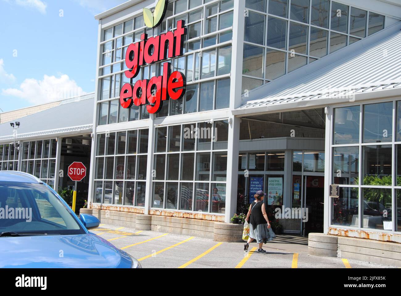 Supermarché Giant Eagle dans le nord-est de l'Ohio. Celui-ci à Lakewood, Ohio Banque D'Images