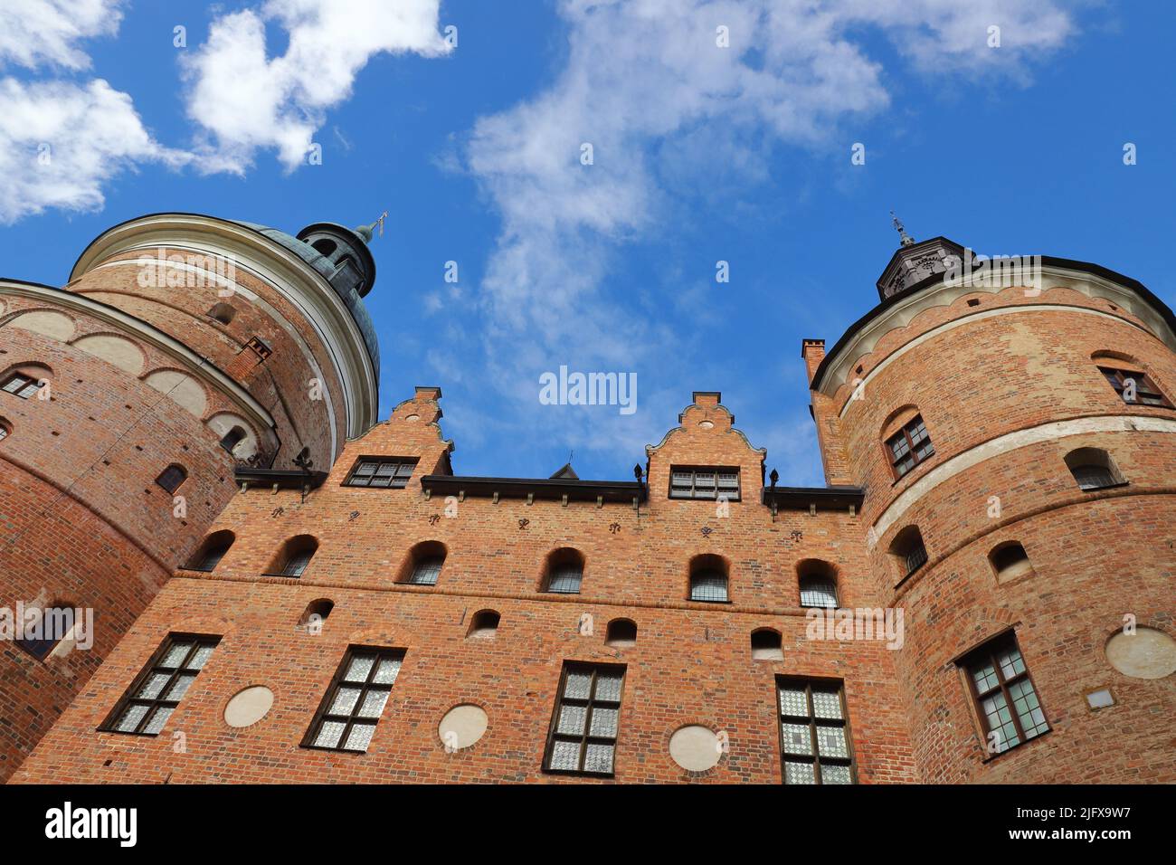 Vue à angle bas du château Gripsholm datant du 16th siècle situé dans la province suédoise de Sodermanland. Banque D'Images