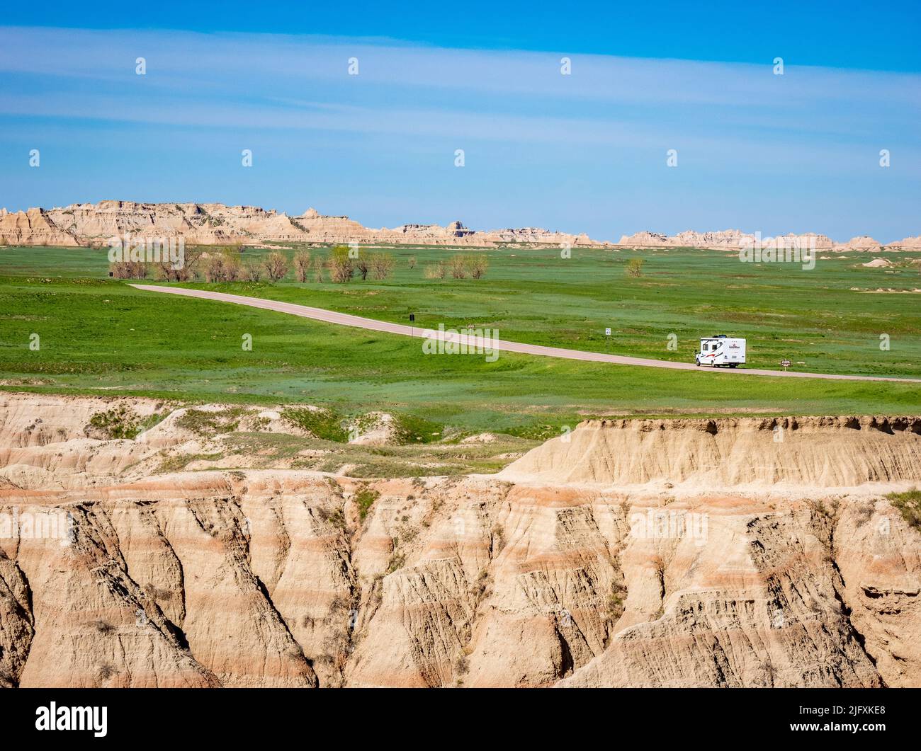 Badlands Loop Road dans la zone de vue de Big Badlands près de l'entrée nord-est dans le parc national de Badlands dans le Dakota du Sud des États-Unis Banque D'Images