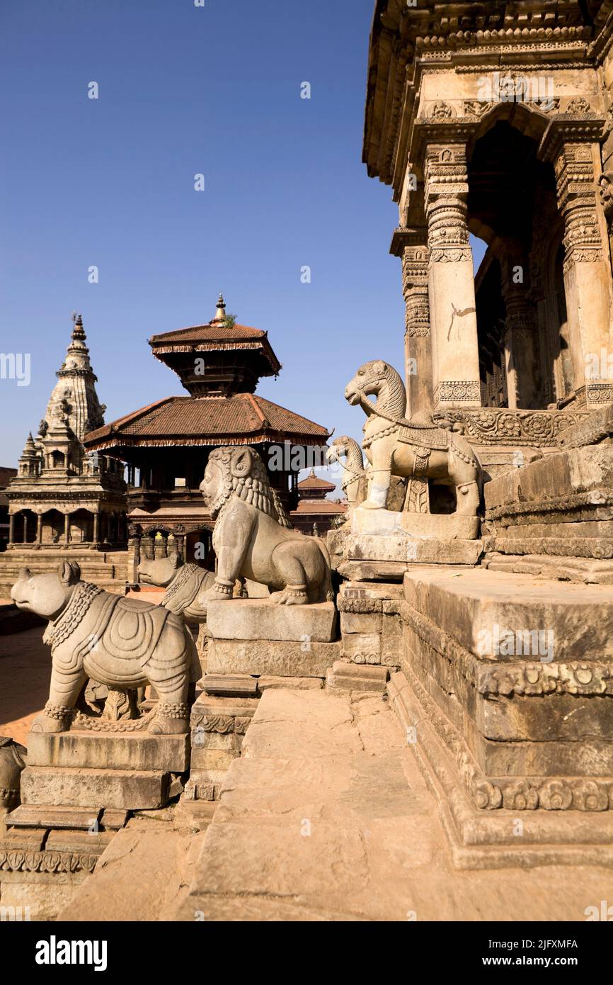 Bhaktapur est une ancienne ville de Newar dans le coin est de la vallée de Katmandou, au Népal. Il est situé dans le district de Bhaktapur, dans la zone de Bagmati. Durbar Banque D'Images