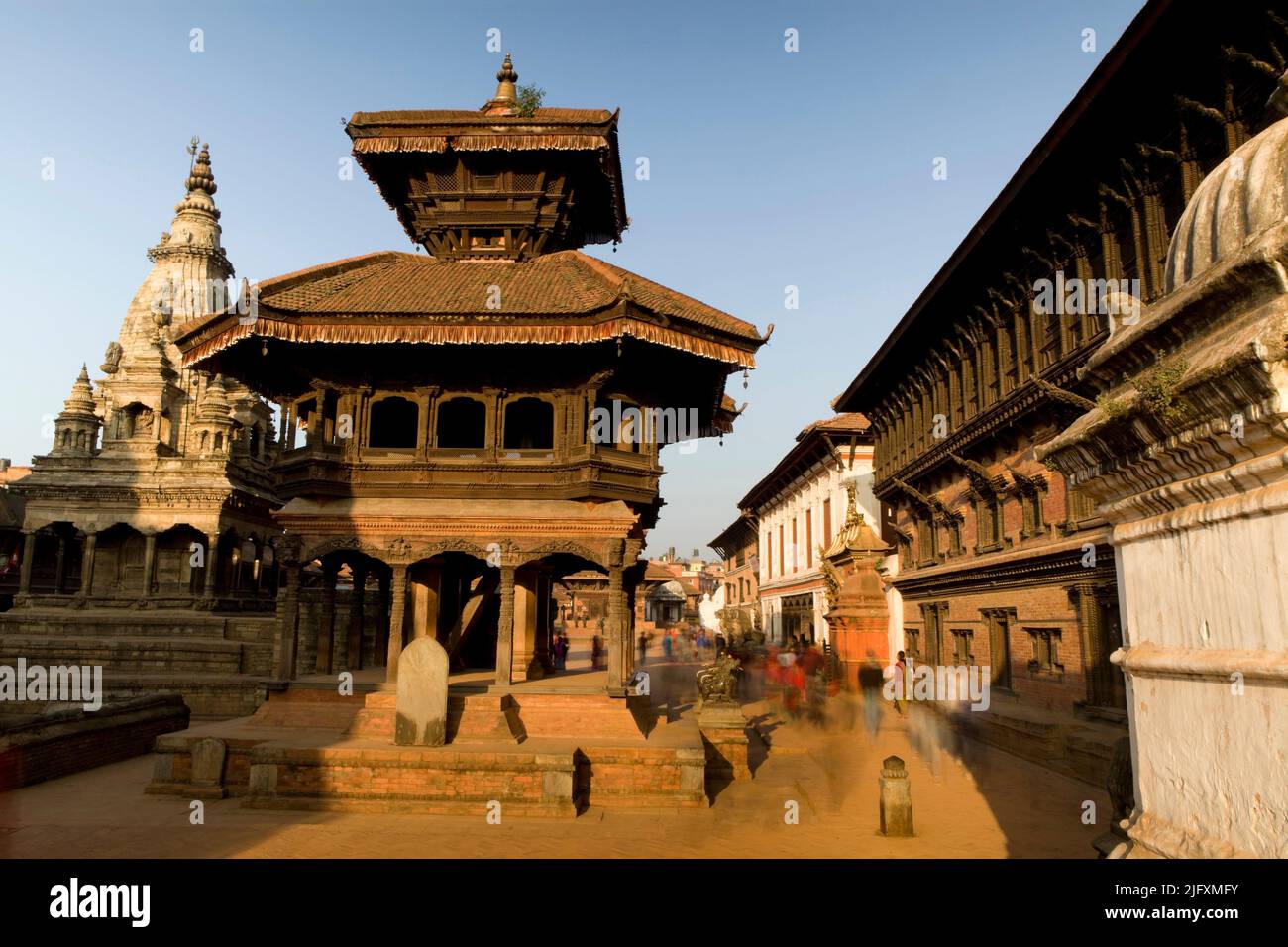 Bhaktapur est une ancienne ville de Newar dans le coin est de la vallée de Katmandou, au Népal. Il est situé dans le district de Bhaktapur, dans la zone de Bagmati. Durbar Banque D'Images