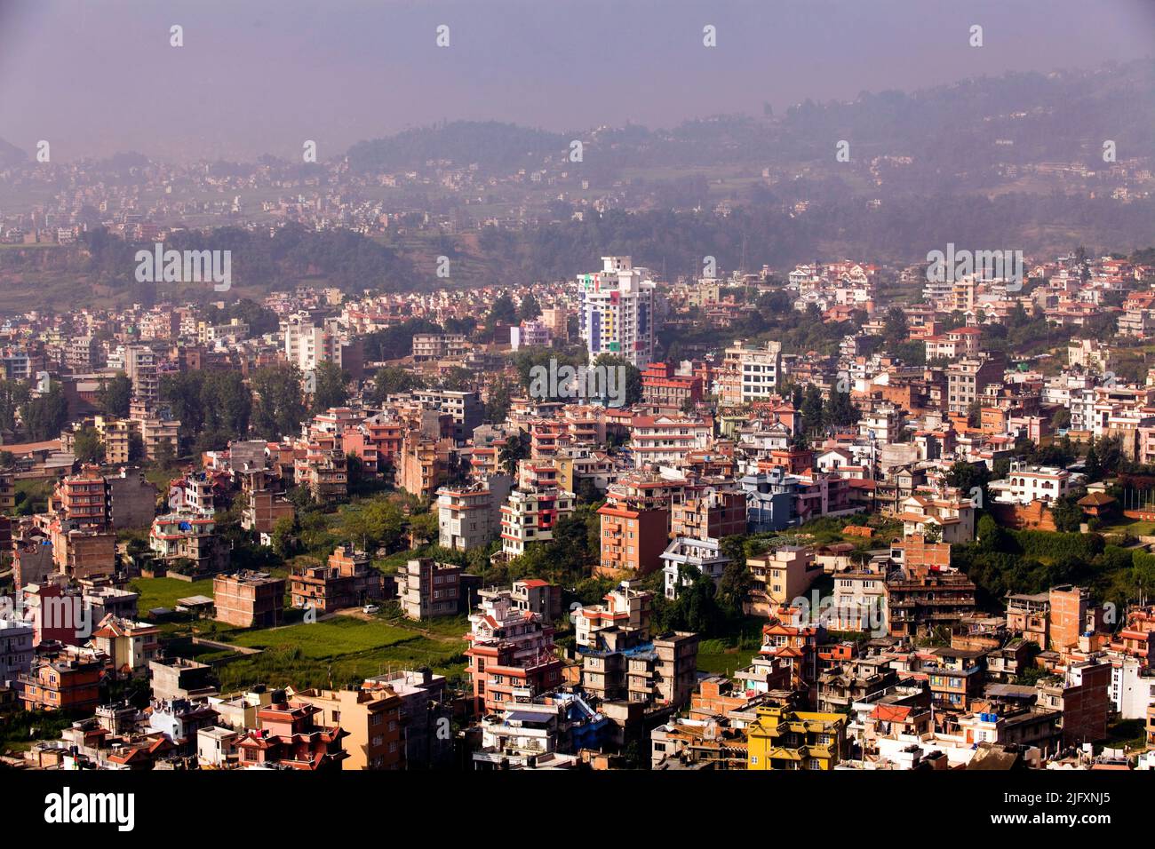 Vue sur Katmandou depuis Swayambhunath (Temple des singes). Katmandou est la capitale et la plus grande agglomération urbaine du Népal. Banque D'Images