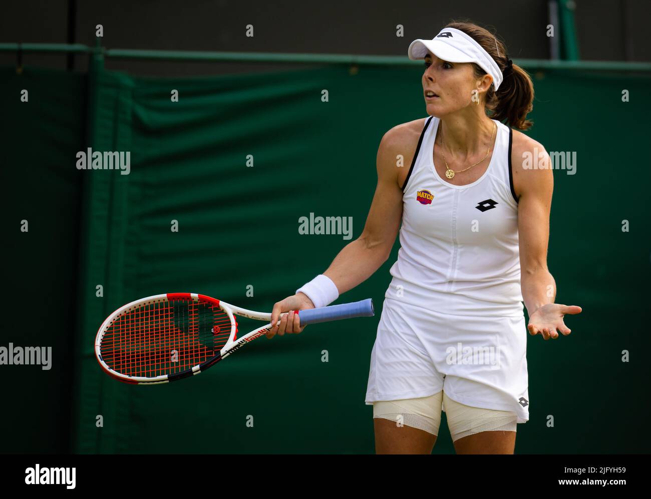 Alize Cornet de France en action contre Ajla Tomljanovic d'Australie lors de la quatrième manche des Championnats de Wimbledon 2022, tournoi de tennis Grand Chelem sur 4 juillet 2022 au All England Lawn tennis Club à Wimbledon près de Londres, Angleterre - photo: Rob Prange/DPPI/LiveMedia Banque D'Images