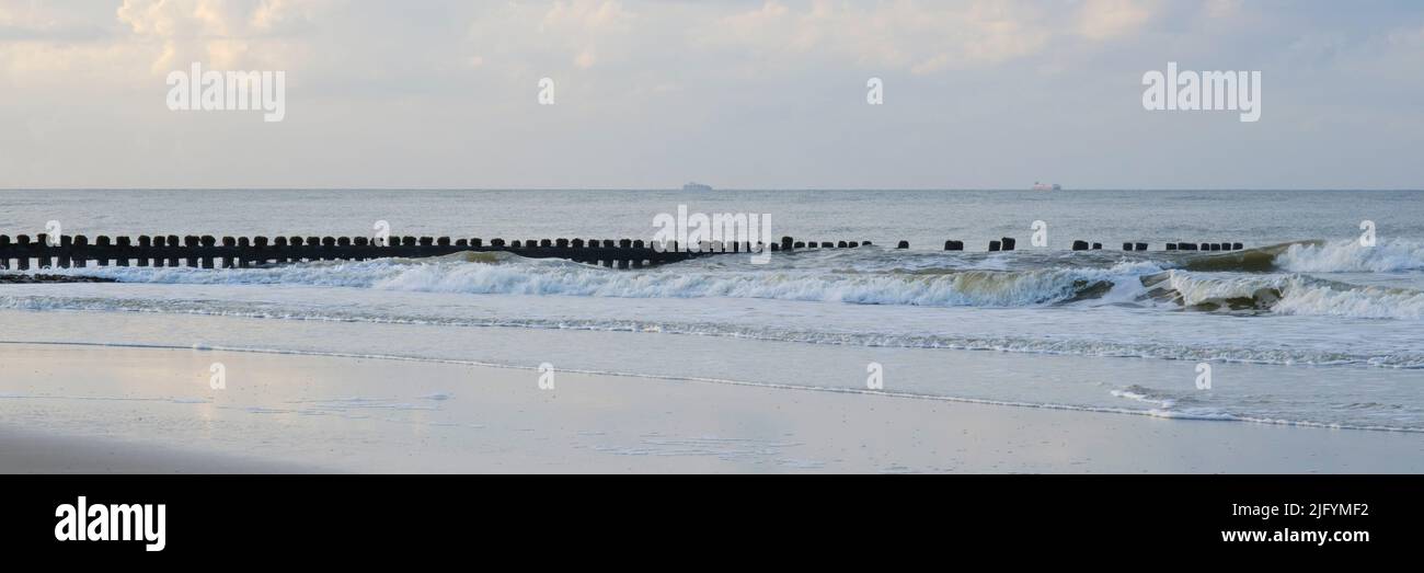 Braker à vagues sur la côte nord-marine de l'île Wangerooge Banque D'Images