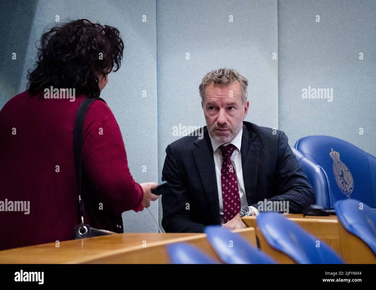 2022-07-06 11:00:11 LA HAYE - Caroline van der Plas (BBB) et Wybren van Haga (Groupe Van Haga) pendant une réglementation des activités à la Chambre des représentants. Une majorité de la Chambre a voté contre la proposition d'un débat d'urgence au sujet de la protestation d'un agriculteur qui est sorti de la main. Les manifestants ont essayé de conduire sur les officiers, que la police a tiré. ANP BART MAAT pays-bas hors - belgique hors Banque D'Images