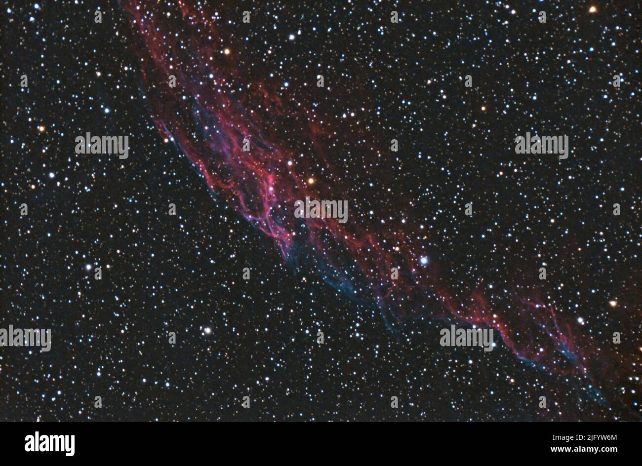 La nébuleuse de Veil, un vestige de supernova. Nuage de gaz et de poussière chauffés et ionisés dans la constellation de Cygnus. Banque D'Images