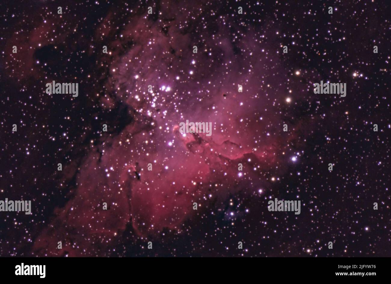 L'Eagle Nebula (Messier 16 ou NGC 6611) avec les piliers de la création. Est une jeune grappe ouverte d'étoiles dans la constellation de Serens Banque D'Images