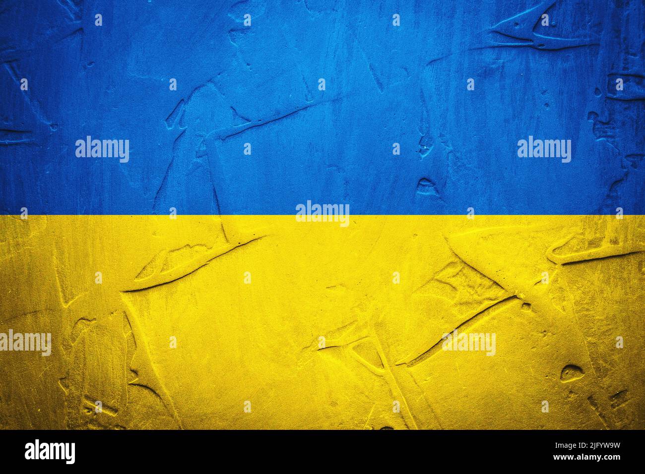 Le drapeau de l'Ukraine est vieilli avec un mur de béton de texture Banque D'Images