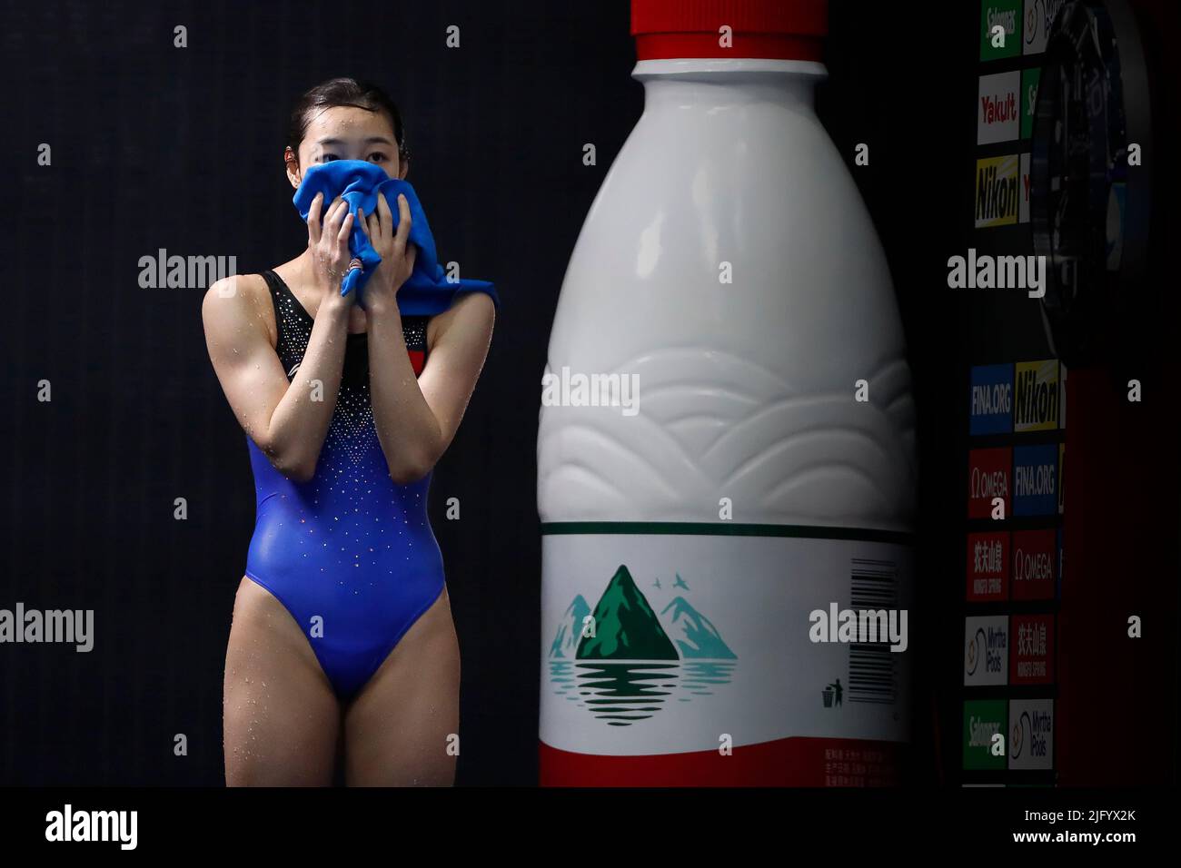 Budapest, Hongrie, 2nd juillet 2022. Yani Chang, de Chine, réagit à la finale féminine du Springboard 3m le septième jour des Championnats du monde FINA 2022 de Budapest au complexe aquatique national Alfred Hajos à Budapest, en Hongrie. 2 juillet 2022. Crédit : Nikola Krstic/Alay Banque D'Images