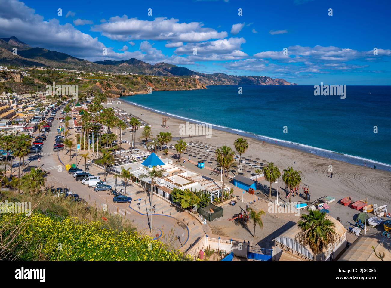 Vue sur la plage de Playa de Burriana et la mer Méditerranée, Nerja, Costa del sol, province de Malaga, Andalousie, Espagne, Méditerranée, Europe Banque D'Images