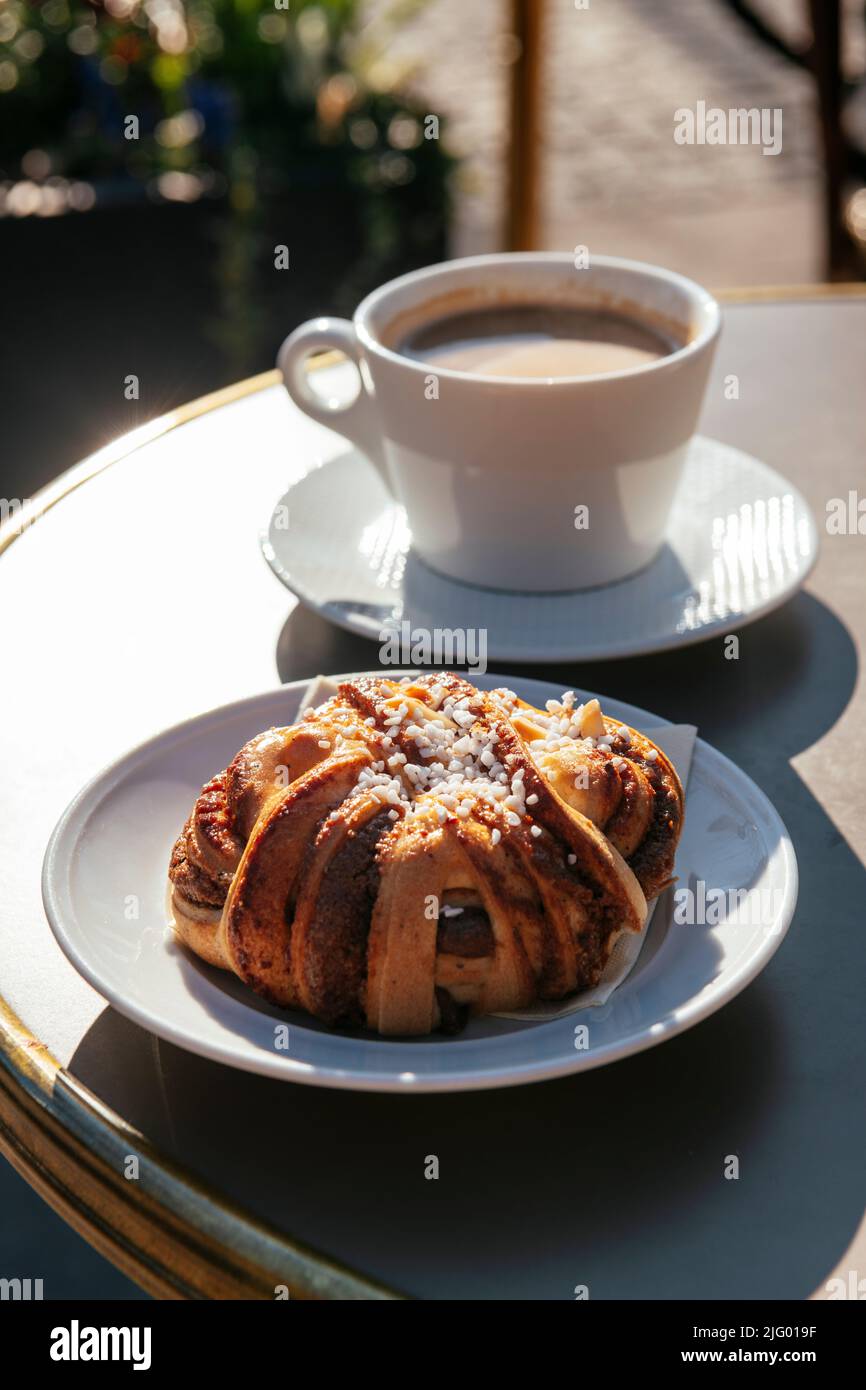 Cardamom Bun and Coffee, Stockholm, Sodermanland et Uppland, Suède, Scandinavie, Europe Banque D'Images