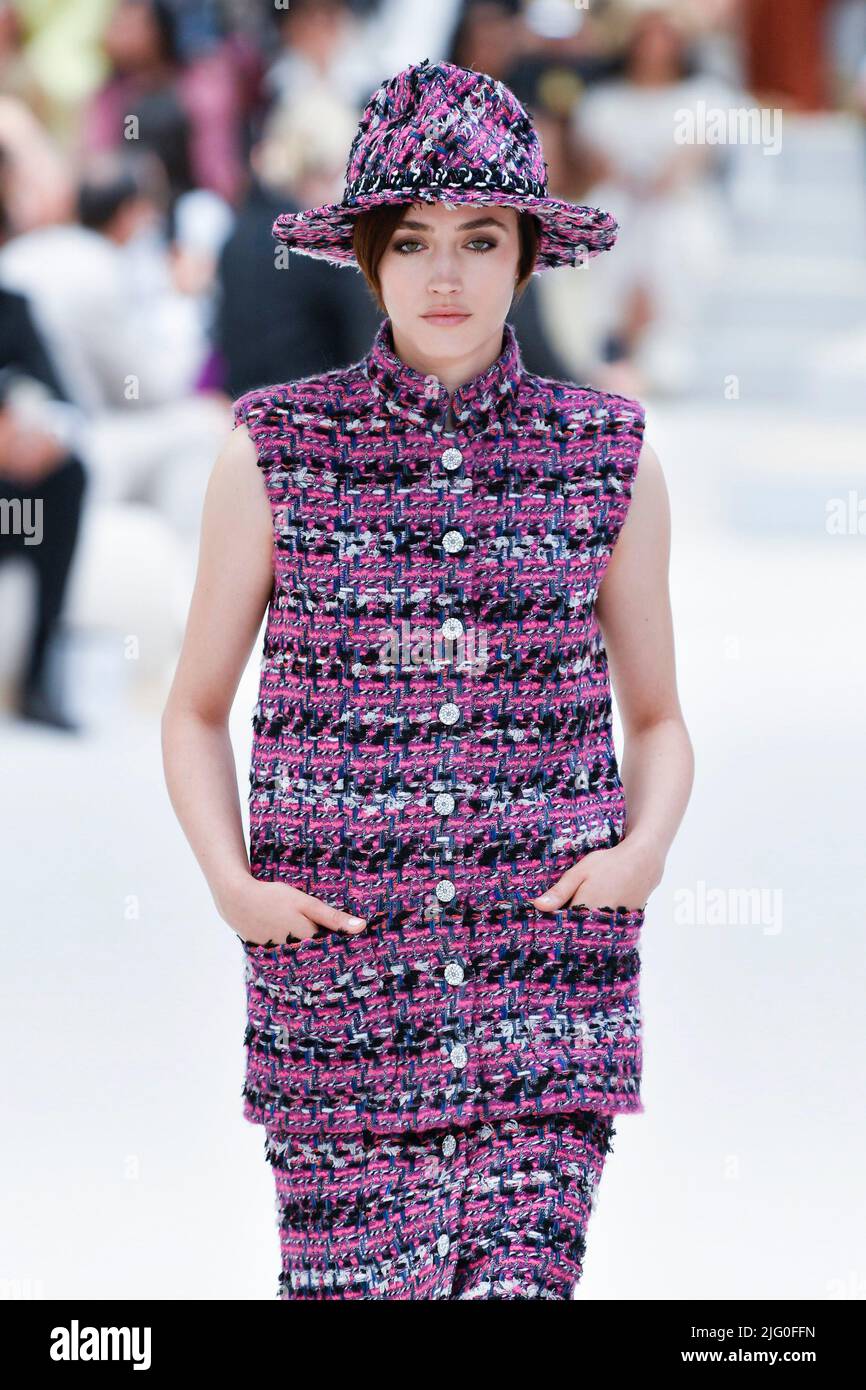 Paris, France, 5 juillet 2022. Le mannequin marche sur la piste lors du