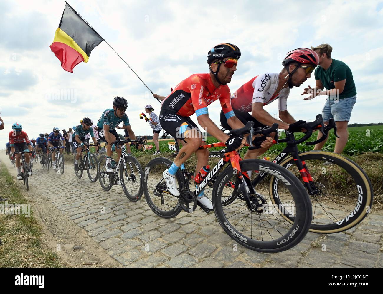 L'Italien Damiano Caruso de Bahreïn vainqueur en action lors de la cinquième étape de la course cycliste Tour de France, une course de 155 km de Lille Metropole à Arenberg porte du Hainaut, France, le mercredi 06 juillet 2022. Le Tour de France de cette année a lieu du 01 au 24 juillet 2022. BELGA PHOTO DAVID STOCKMAN - SORTIE ROYAUME-UNI Banque D'Images