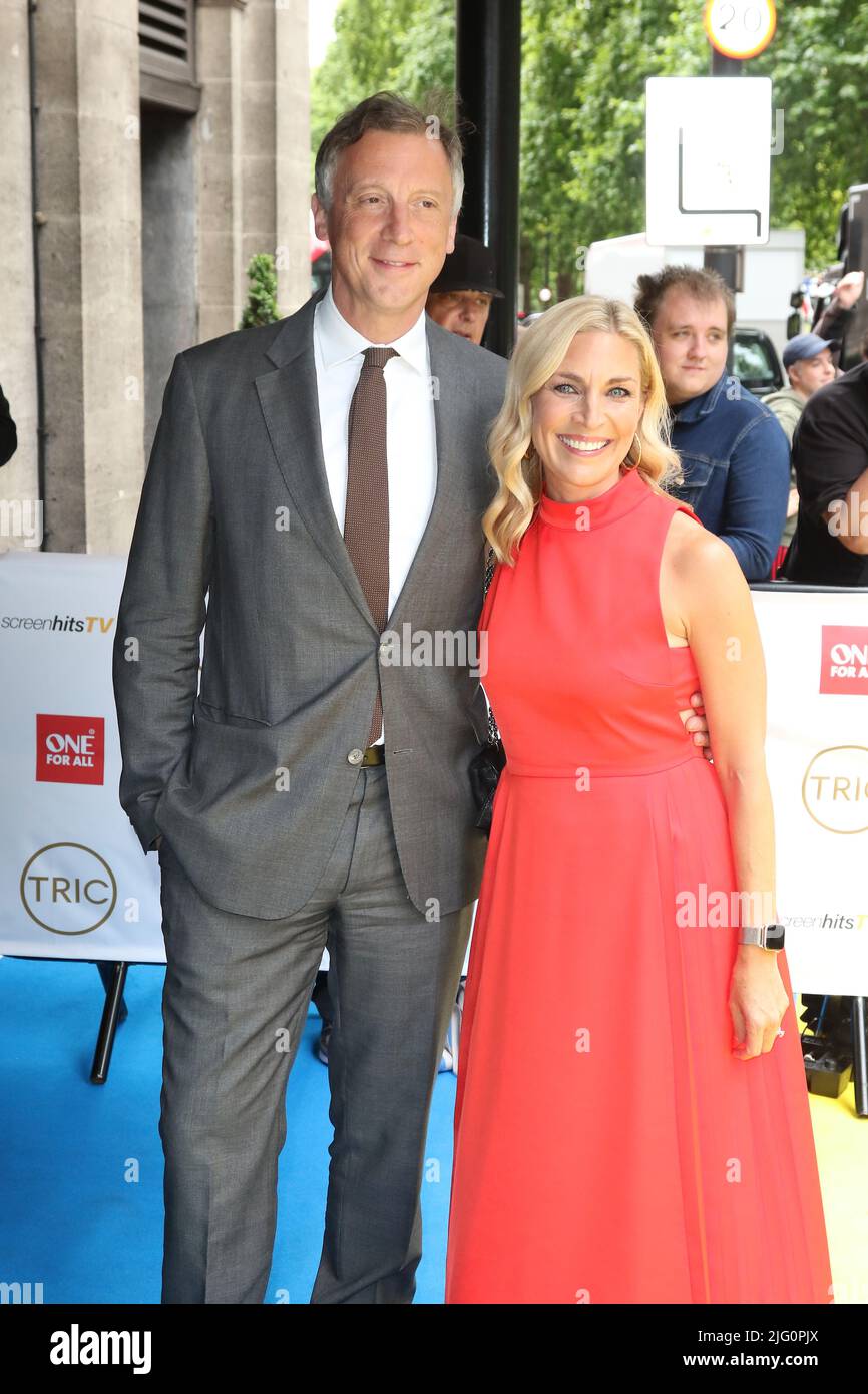 Tom Newton Dunn et Sarah Hewson, TRIC Awards, Grosvenor House, Londres, Royaume-Uni, 06 juillet 2022, photo de Richard Goldschmidt Banque D'Images