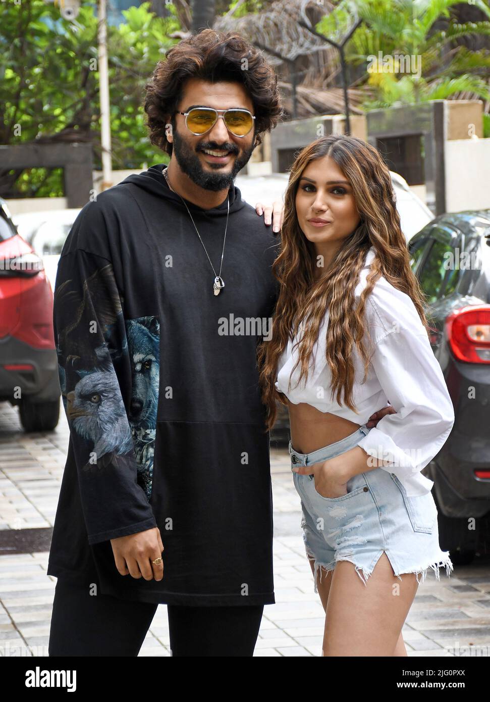 Mumbai, Inde. 06th juillet 2022. (G-D) les acteurs de Bollywood Arjun kapoor et Tara Sutaria posent pour une photo à Mumbai en faisant la promotion de leur prochain film 'Ek villain Returns'. (Photo par Ashish Vaishnav/SOPA Images/Sipa USA) crédit: SIPA USA/Alay Live News Banque D'Images