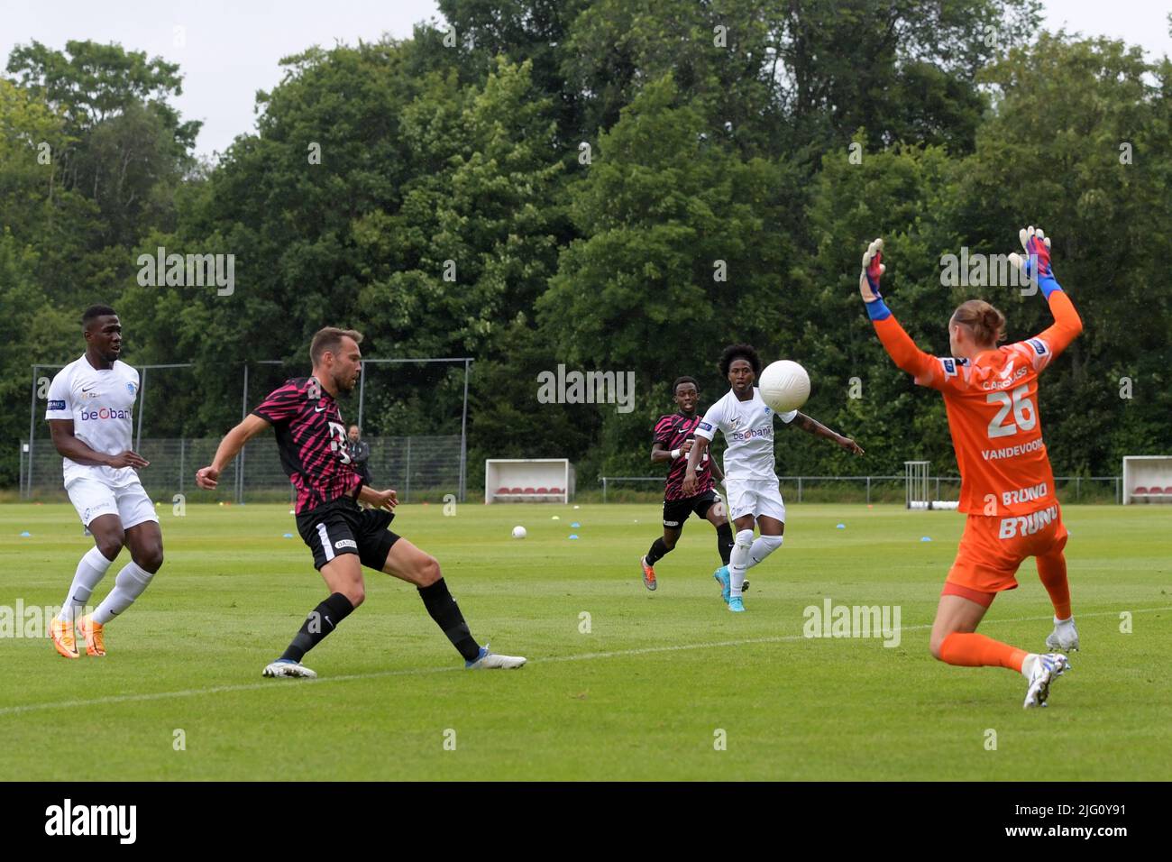 ALKMAAR - Sander van de Streek du FC Utrecht a obtenu des scores lors du match amical entre le FC Utrecht et le KRC Genk au complexe sportif Alkmaarse Boys on 6 juillet 2022 à Alkmaar, pays-Bas. ANP | Hollande hauteur | GERRIT DE COLOGNE Banque D'Images