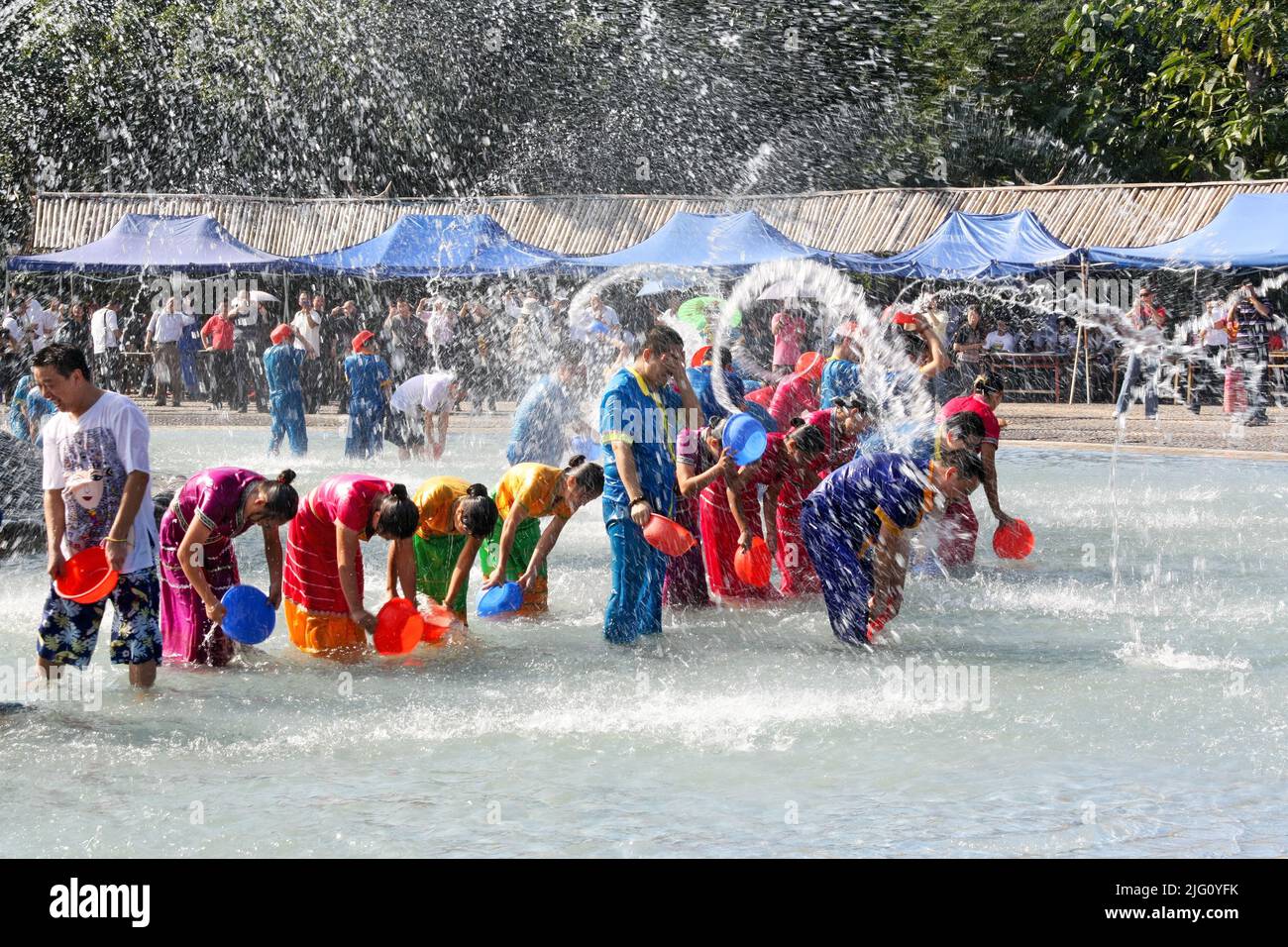Yunnan, Chine - 01 décembre 2010 : le festival de la nouvelle année des éclaboussures d'eau, il est également connu comme le Festival de baignade du Bouddha. Elle est similaire à TH Banque D'Images